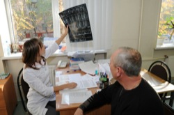 Обязательные предварительные медицинские осмотры проводятся перед поступлением на работу